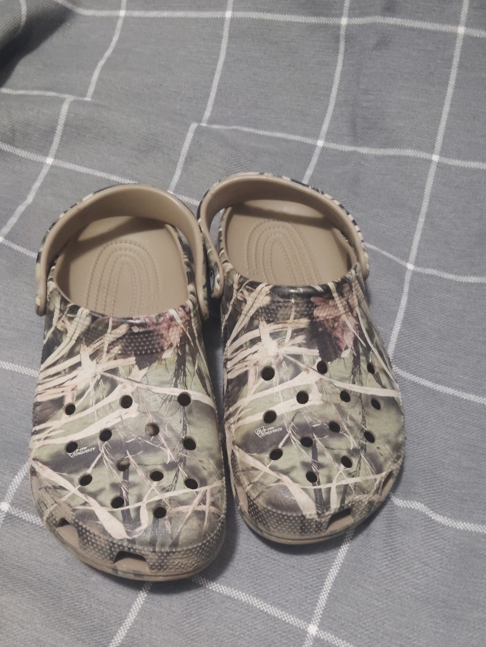 Men's Camo Slip-On Comfort Crocs- Beige/Green